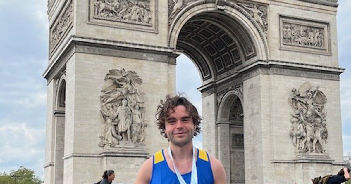 Runners take on TCS London Marathon with aim to raise £20,000 for NHS ...